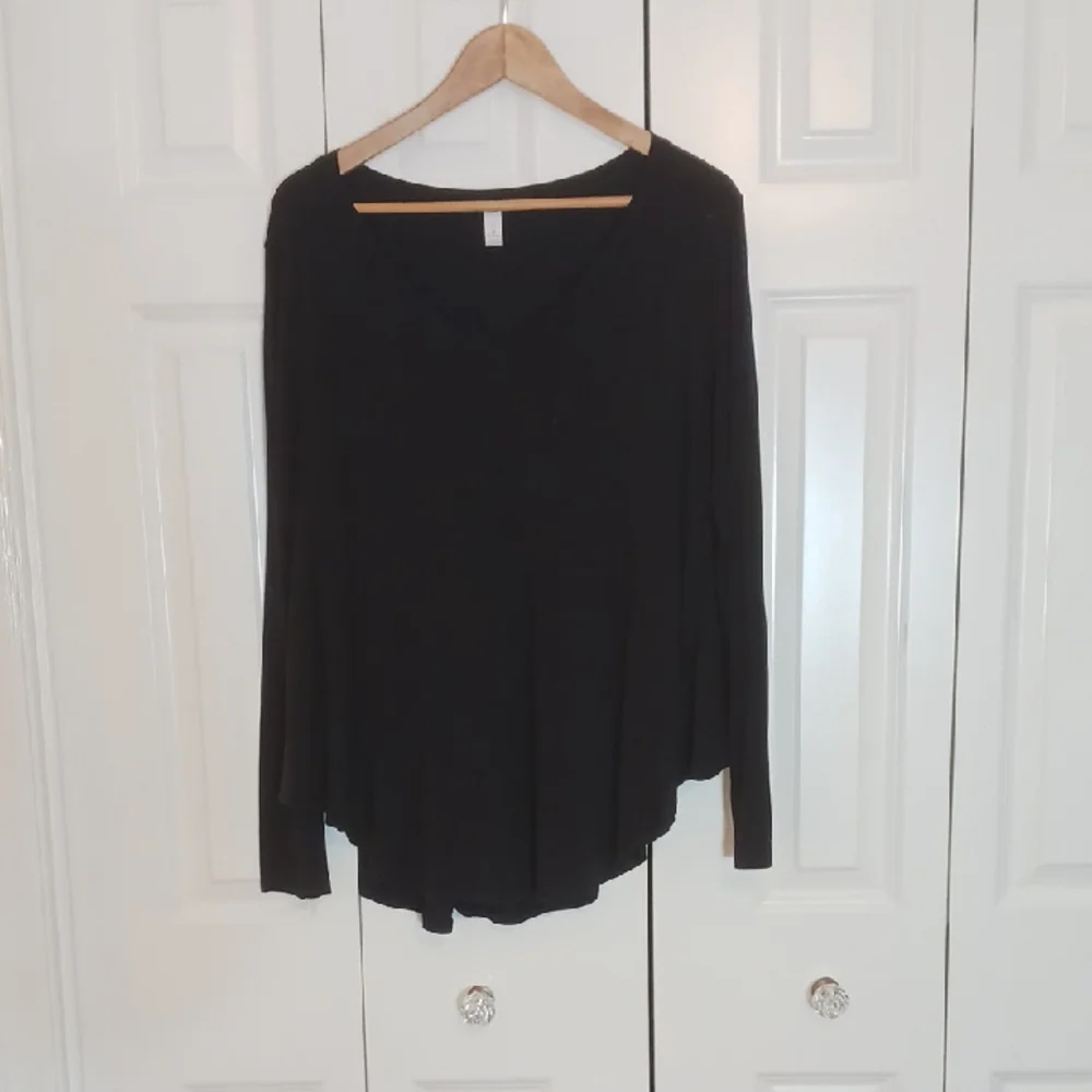 lululemon athletica Black Long Sleeve Crew Neck Tee Size 6